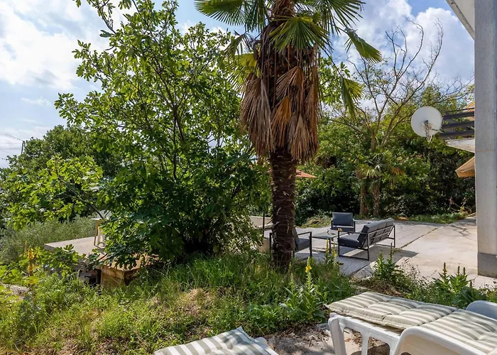Lovely In Opric-lovran With Wifi Apartment
